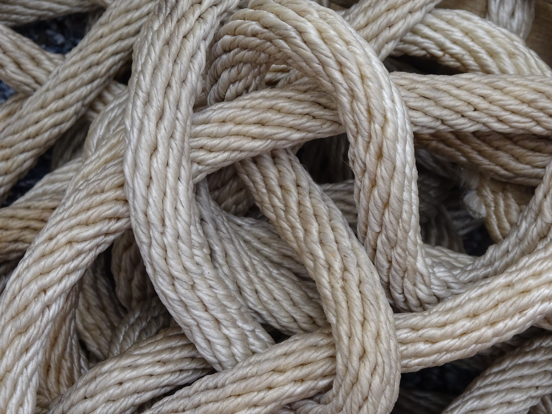 close up of ropes tangled, chiropractor open Saturday